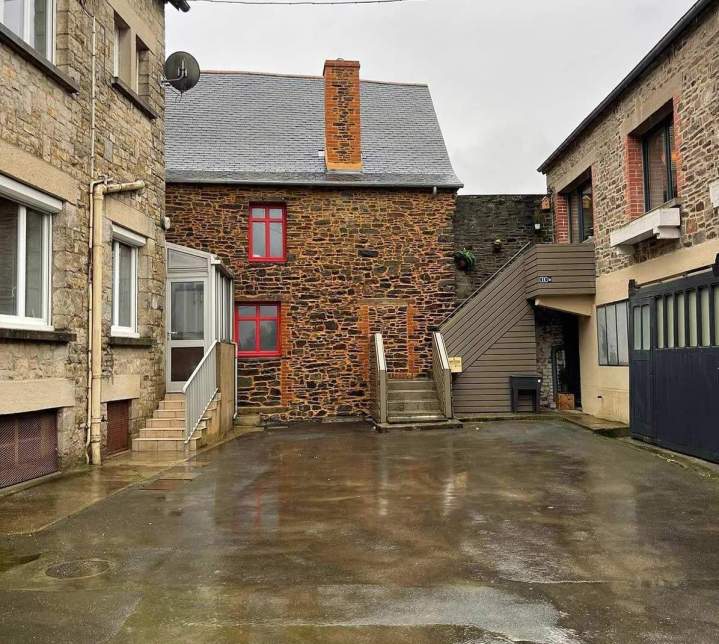 Dallage en béton d'une cours Dol-de-Bretagne